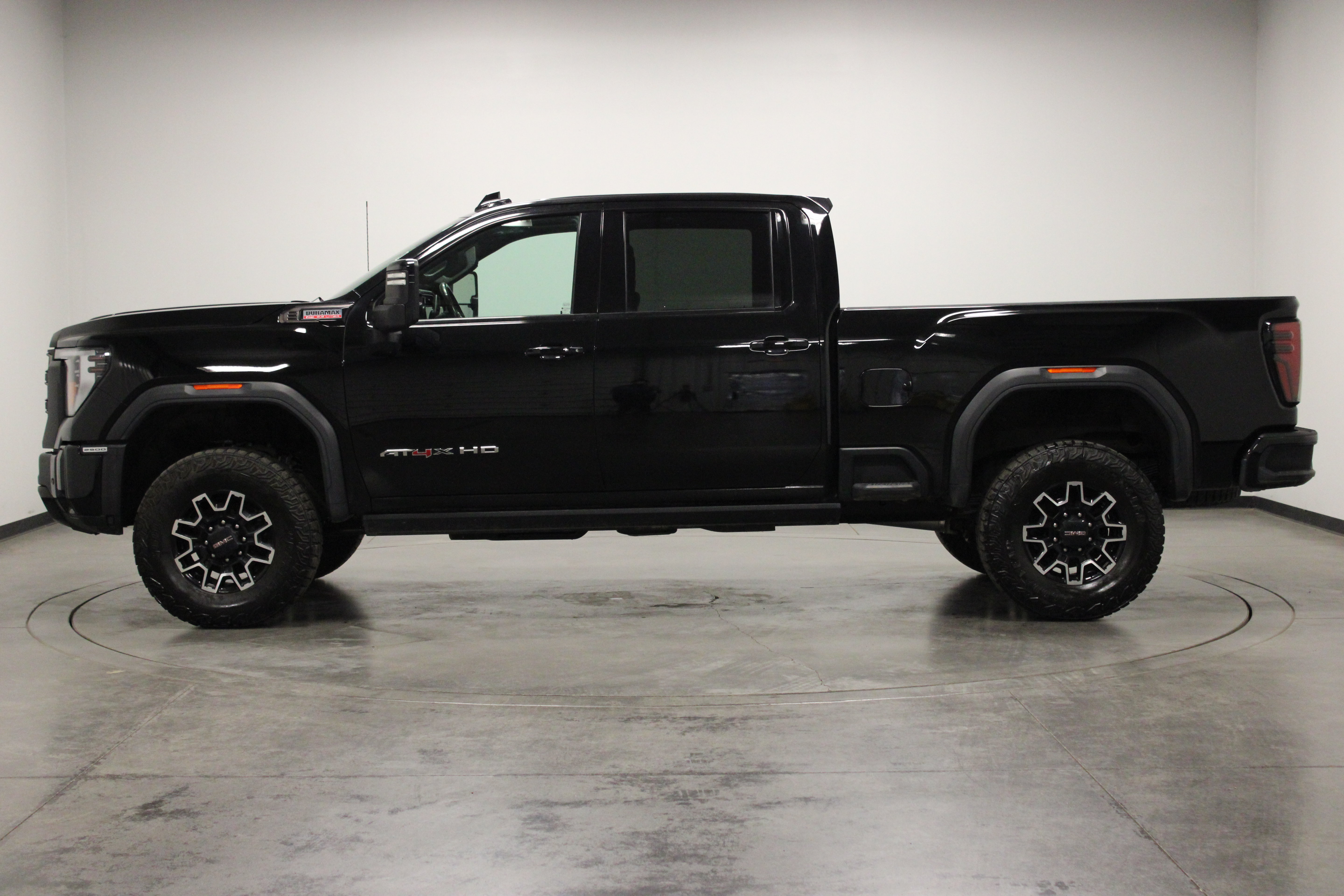 Used 2025 GMC Sierra 2500 AT4X AWD/4WD image 5