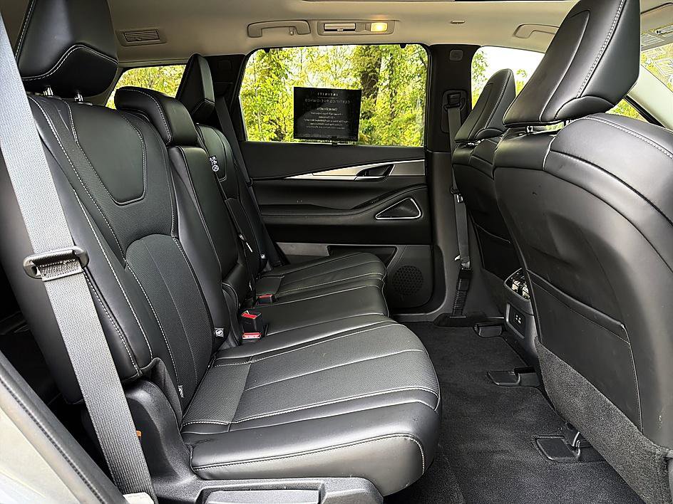 Certified 2025 INFINITI QX60 Luxe w/ Vision Package image 22