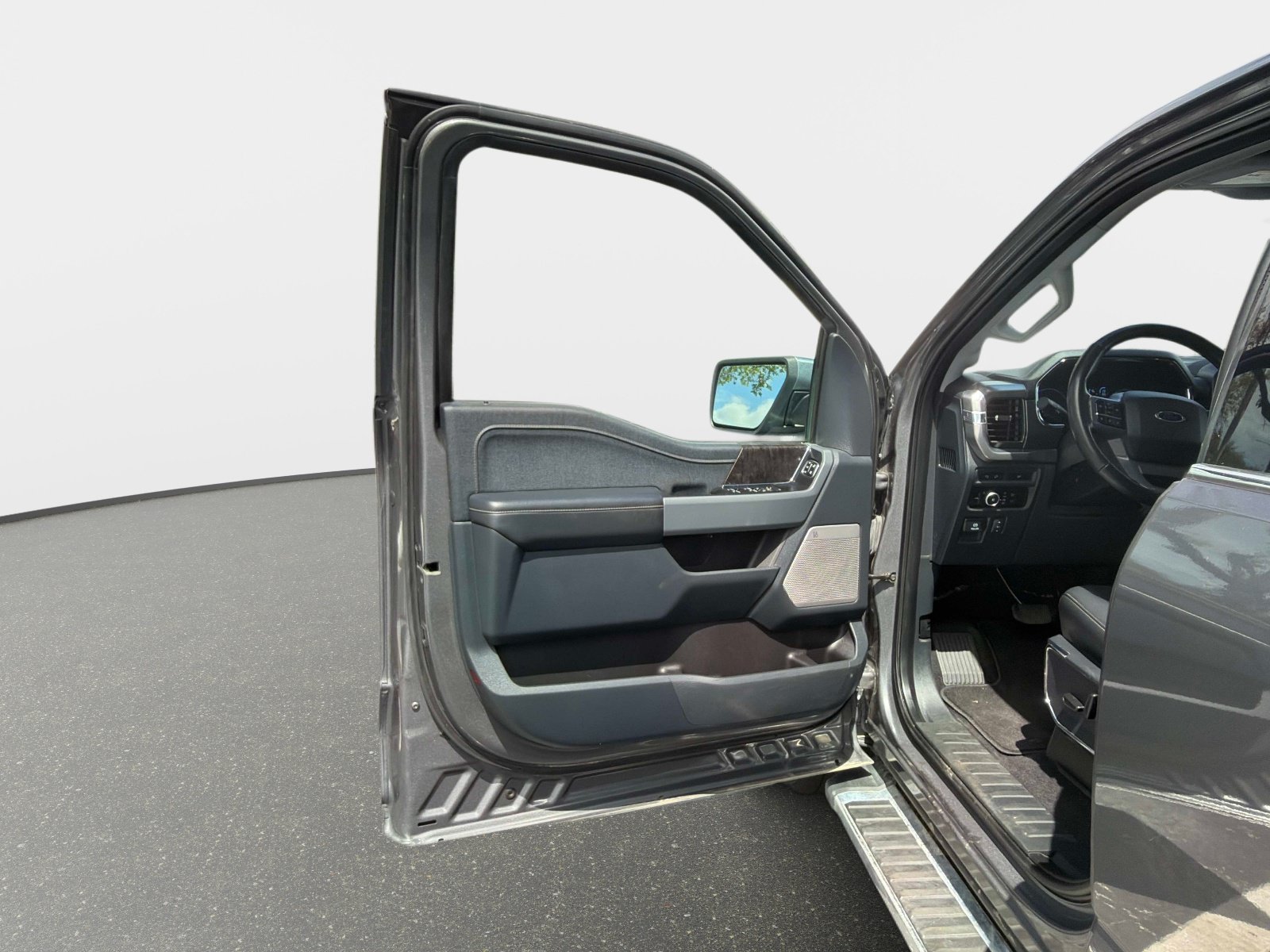 Used 2023 Ford F150 Lariat AWD/4WD image 35
