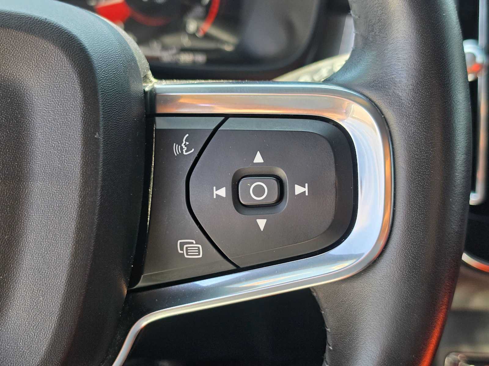 Used 2019 Volvo XC40 T5 Momentum AWD/4WD image 29