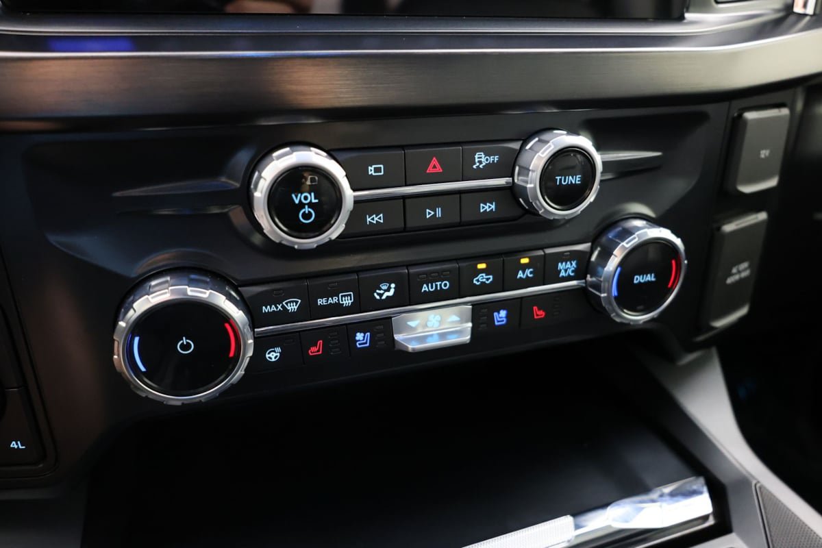 Used 2026 Ford F350 Lariat AWD/4WD image 31