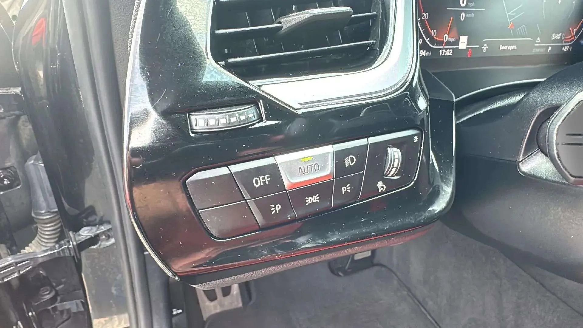 Used 2022 BMW Z4 sDrive30i w/ M Sport Package image 35