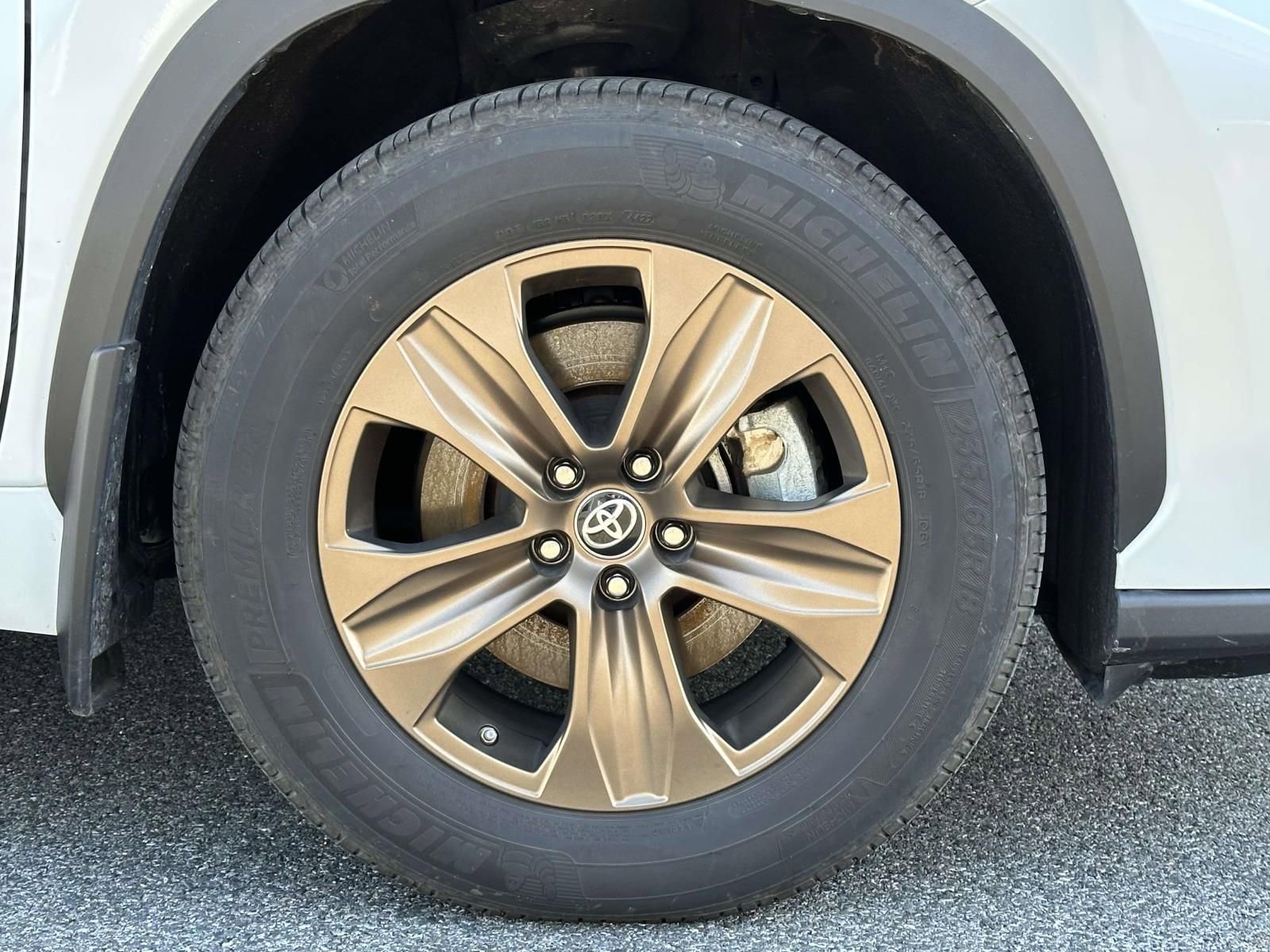 Used 2023 Toyota Highlander Bronze Edition image 7