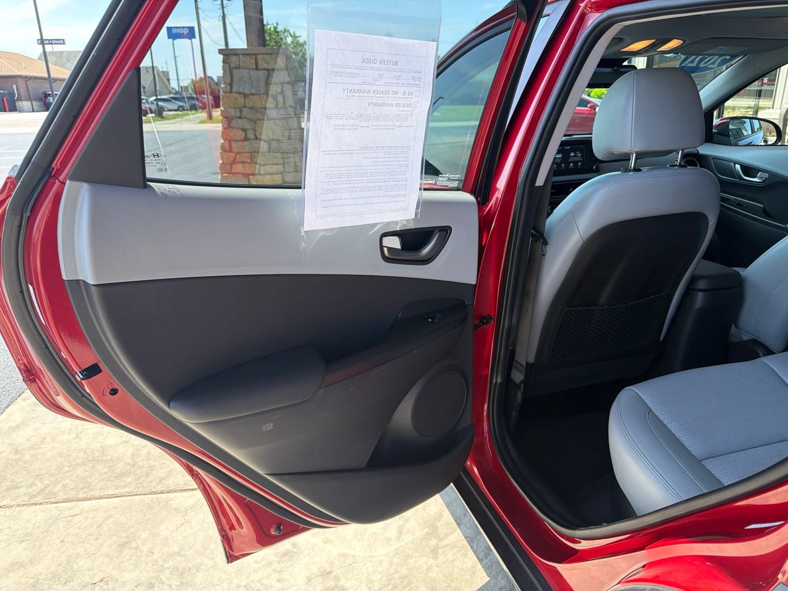 Used 2021 Hyundai Kona Limited FWD image 2
