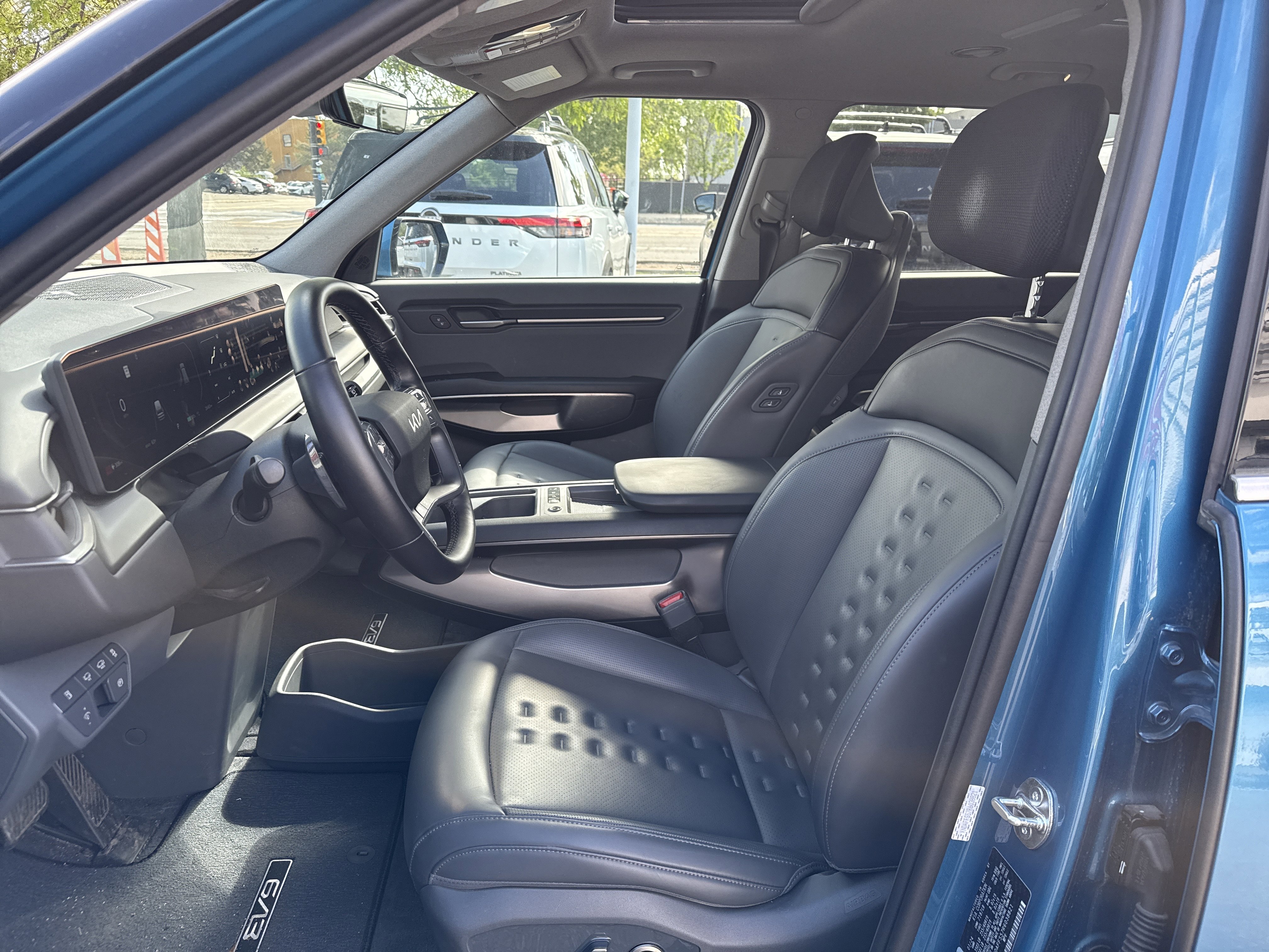 Used 2024 Kia EV9 Wind AWD/4WD image 13