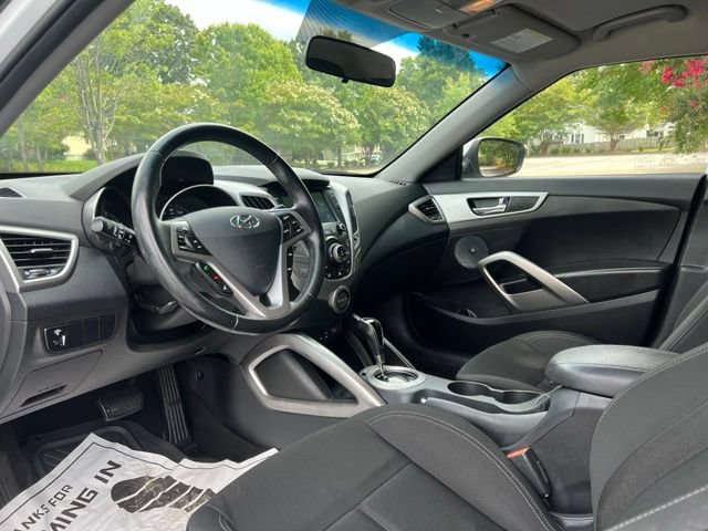 Used 2017 Hyundai Veloster FWD image 11