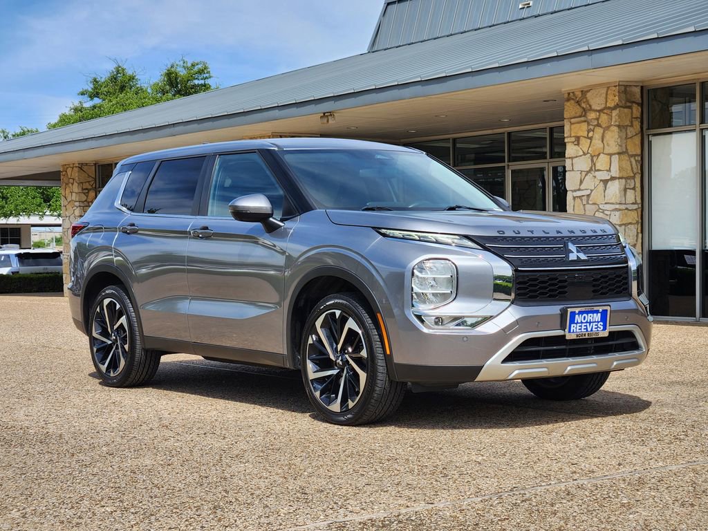 Used 2022 Mitsubishi Outlander SE image 3