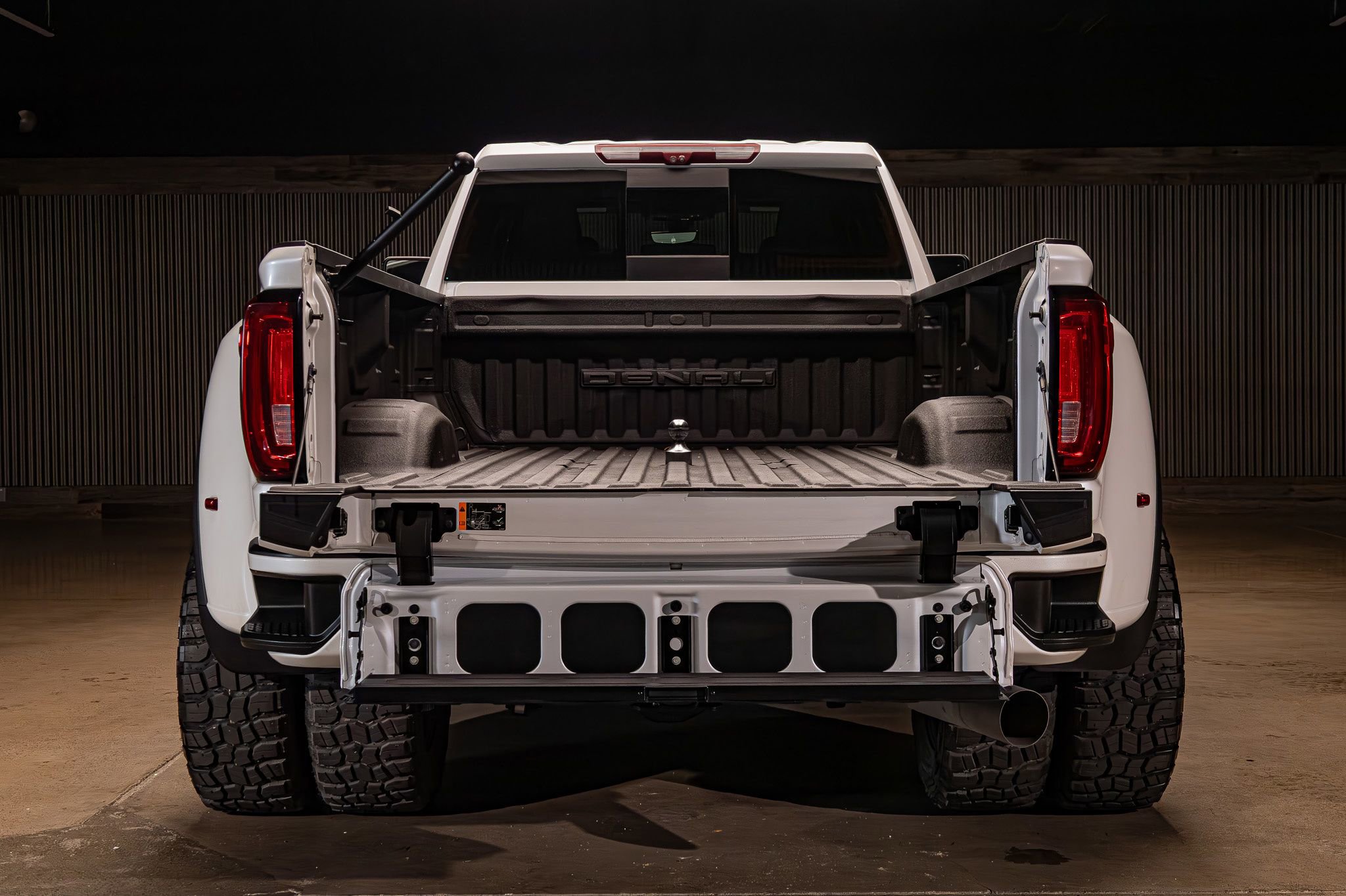 Used 2021 GMC Sierra 3500 Denali w/ Denali Ultimate Package AWD/4WD image 8