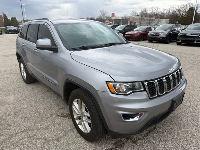 Used 2017 Jeep Grand Cherokee Laredo w/ Quick Order Package 23E AWD/4WD image 3