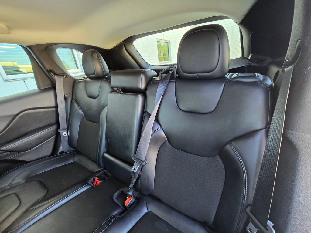 Used 2021 Jeep Cherokee Latitude Plus FWD image 15
