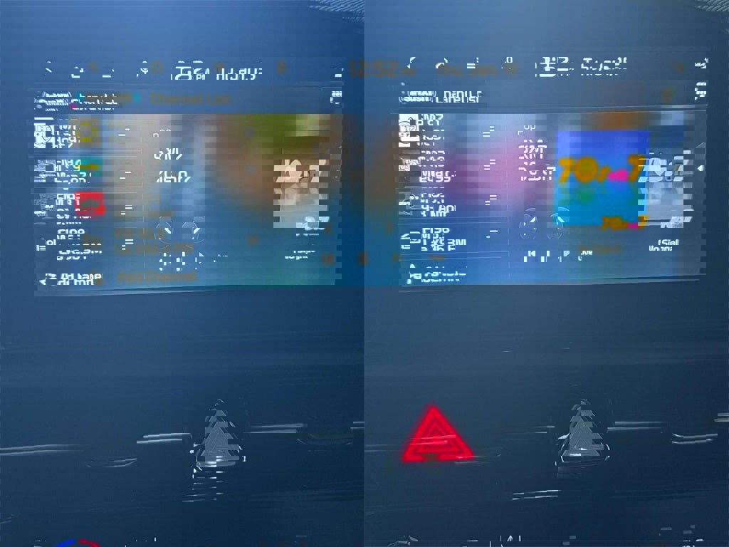 Used 2025 Kia Niro SX Touring image 25