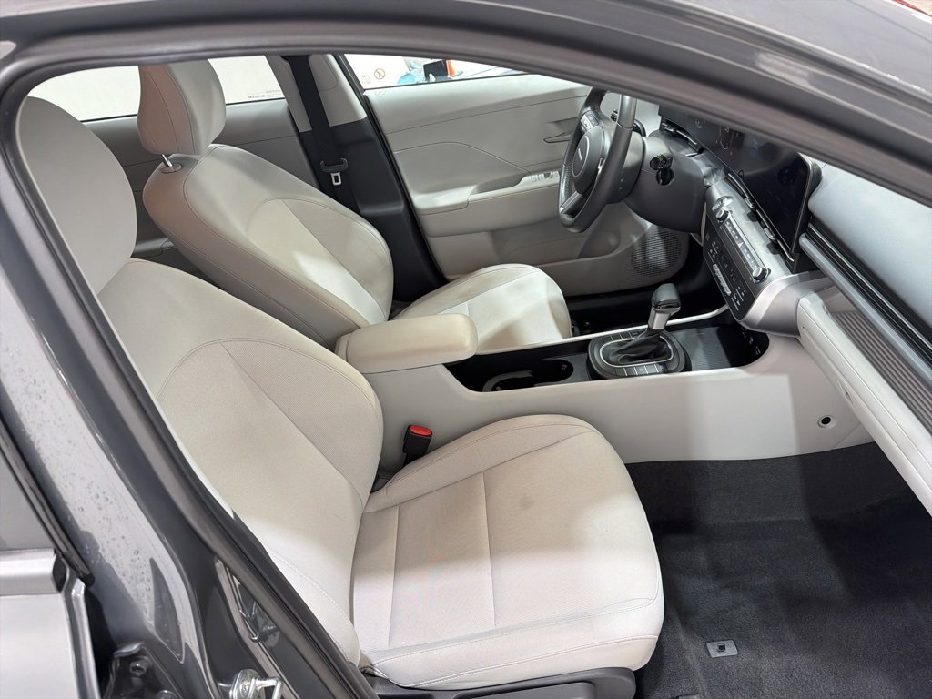 Used 2025 Hyundai Kona SEL image 22