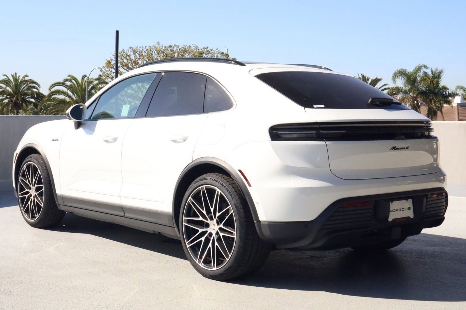 Certified 2024 Porsche Macan 4 Electric image 3