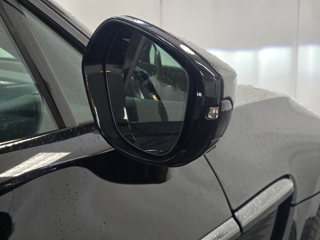 Used 2024 Aston Martin DBX 707 image 30