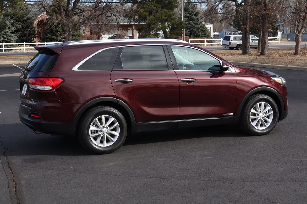 Used 2017 Kia Sorento AWD image 4