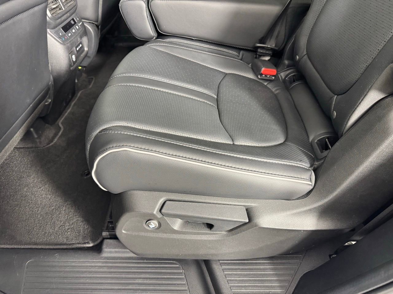 Used 2025 Honda Pilot Elite image 30