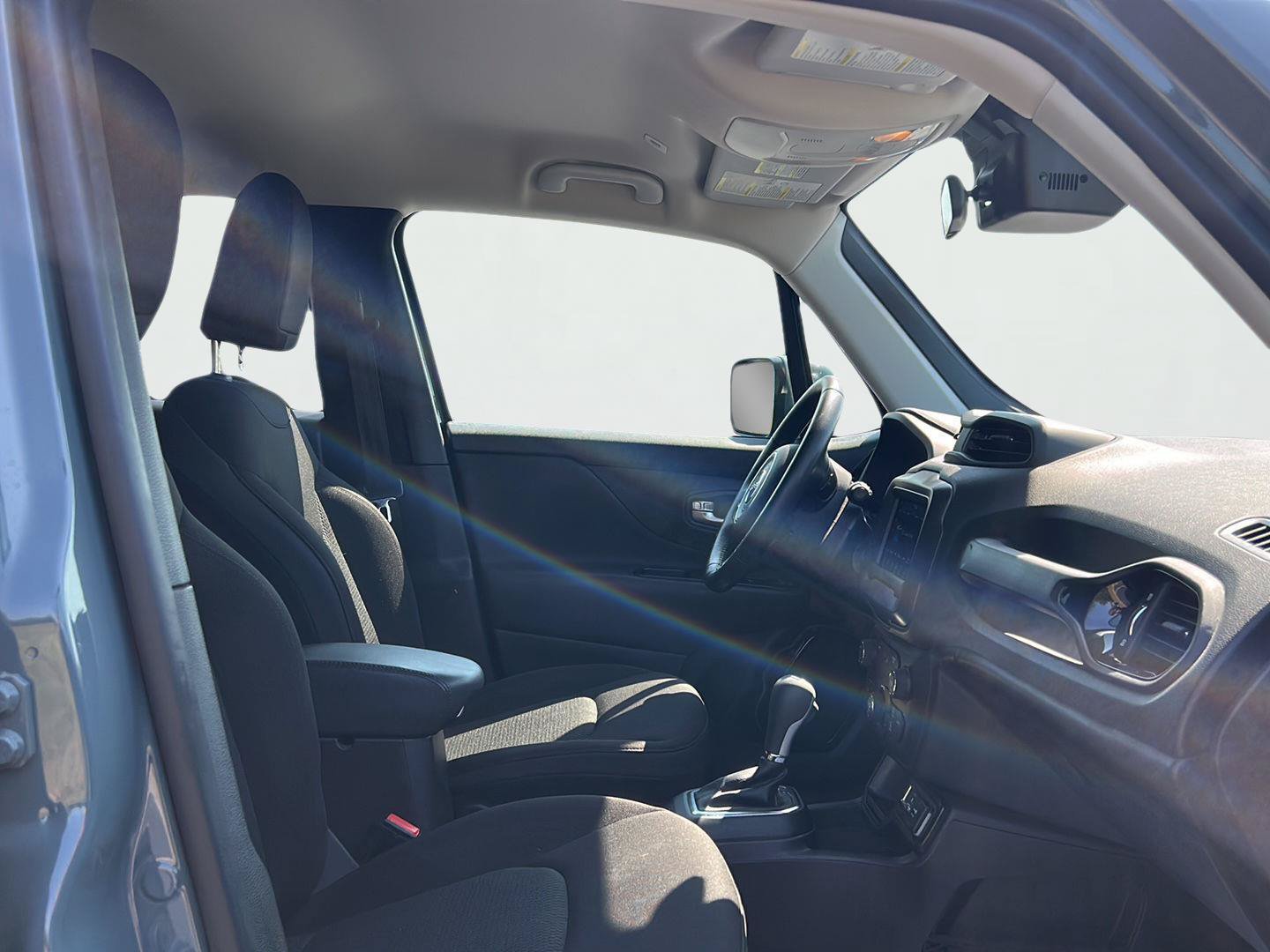 Used 2018 Jeep Renegade Altitude FWD image 22