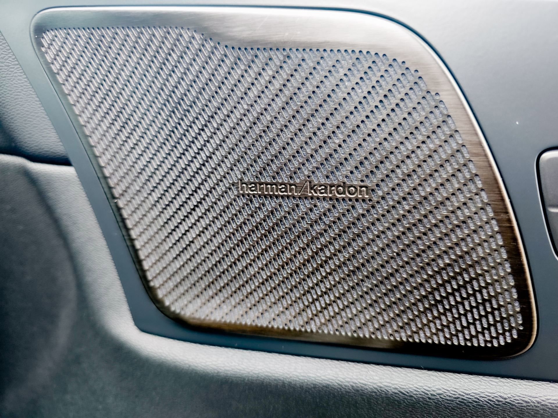 Used 2024 Volvo XC60 T8 Plus w/ Climate Package image 36