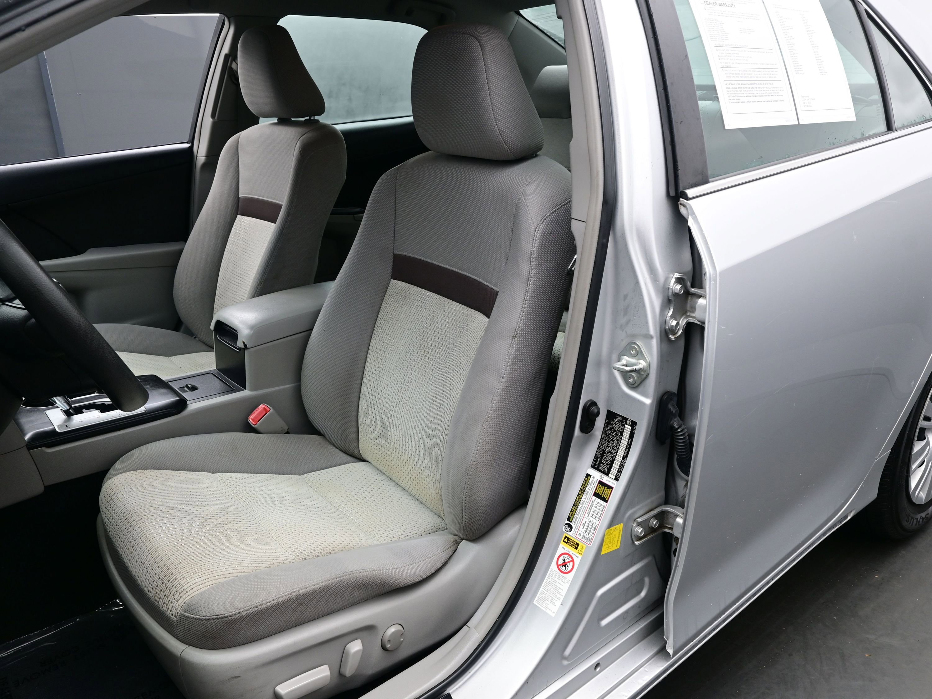 Used 2013 Toyota Camry L image 12