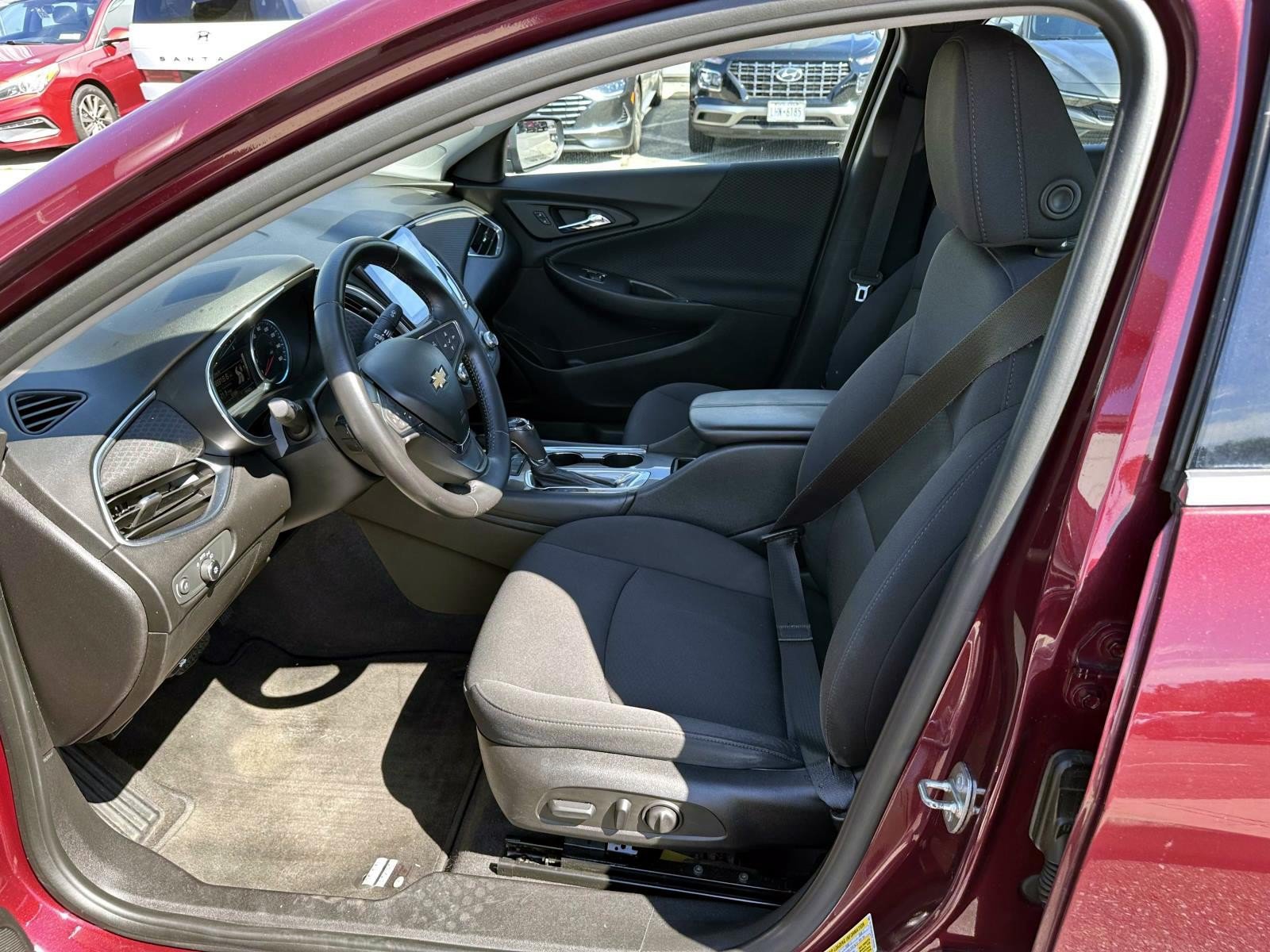 Used 2016 Chevrolet Malibu LT FWD image 11