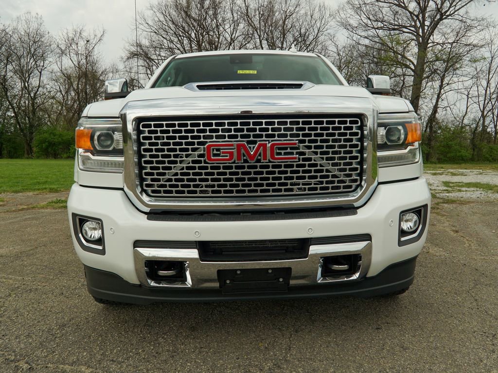 Used 2017 GMC Sierra 2500 Denali w/ Duramax Plus Package AWD/4WD image 7