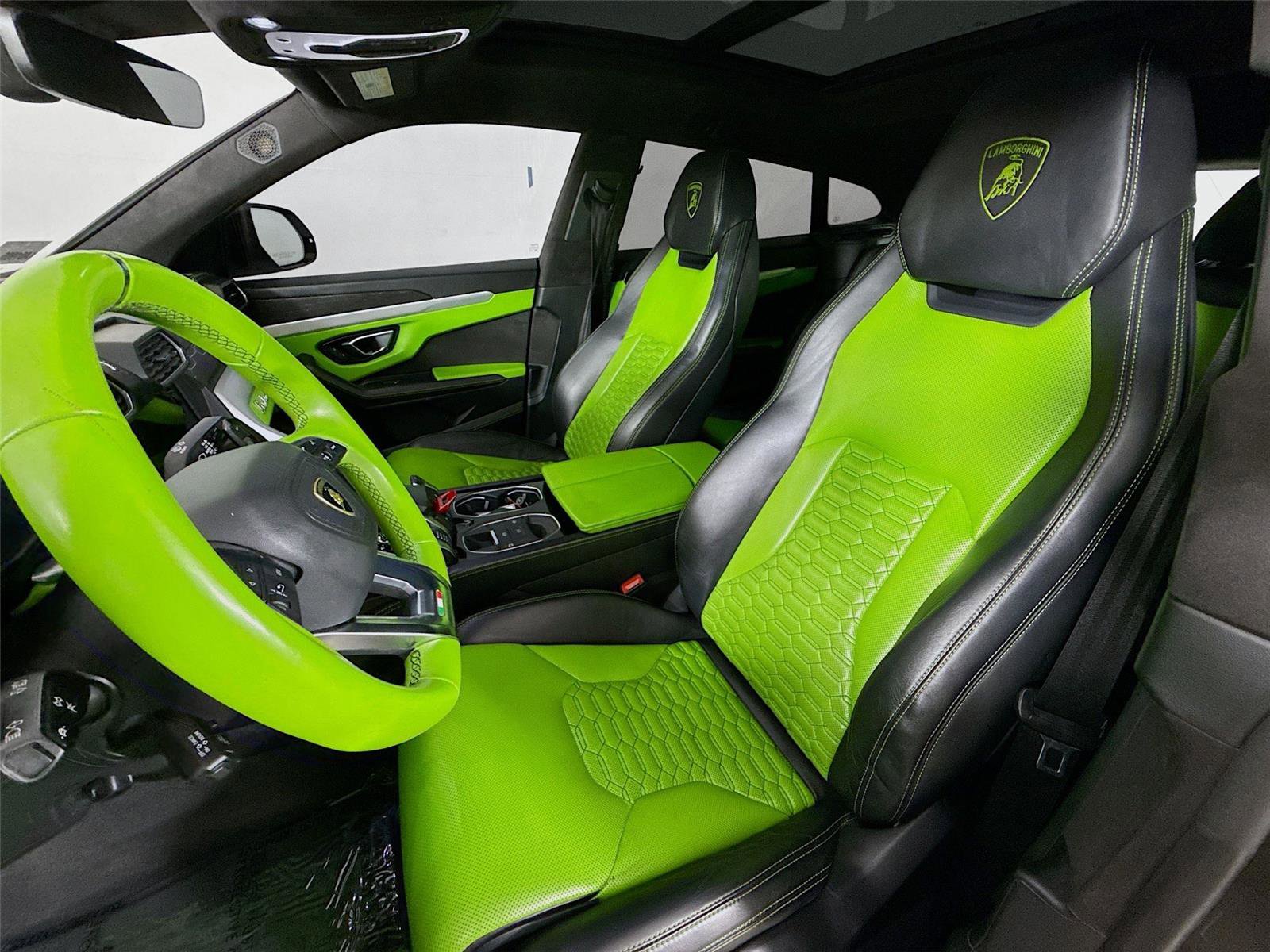 Used 2019 Lamborghini Urus image 2