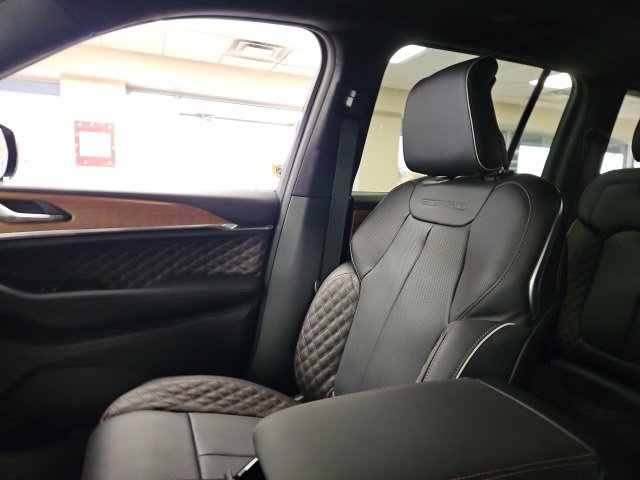New 2025 Jeep Grand Cherokee Summit image 17