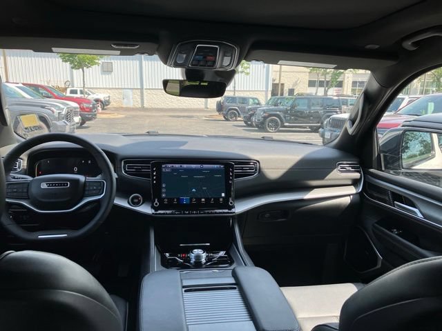 Used 2025 Jeep Wagoneer Series III w/ Premium Group I AWD/4WD image 21