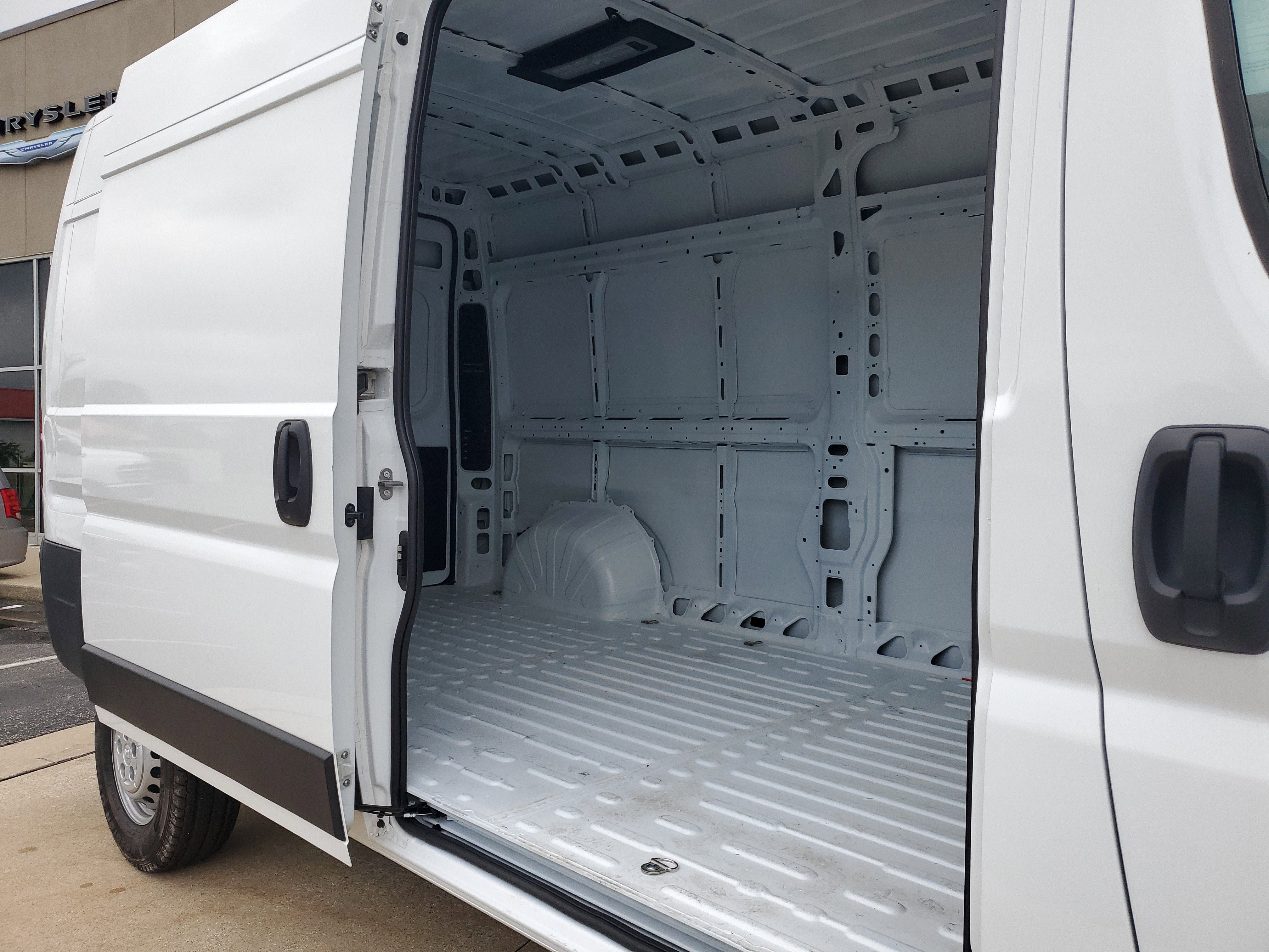 Used 2025 RAM ProMaster 2500 w/ Convenience Group image 21