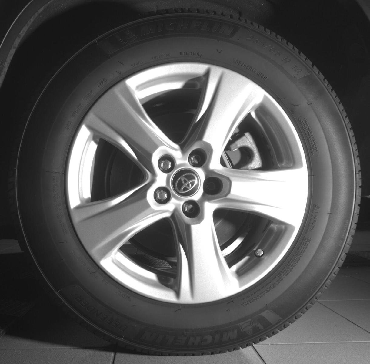Used 2021 Toyota Highlander L FWD image 13