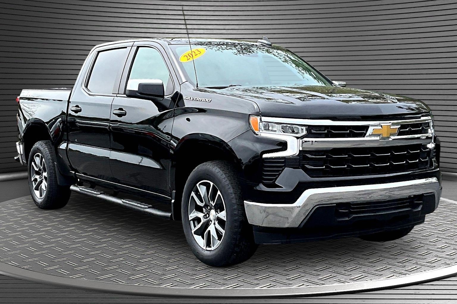 Used 2023 Chevrolet Silverado 1500 LT AWD/4WD image 1