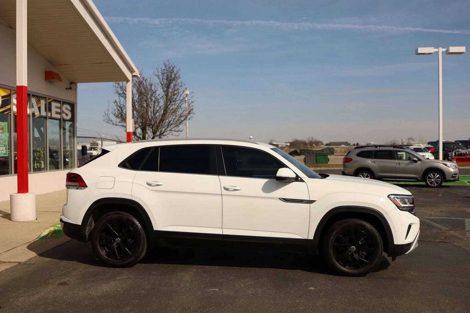 Used 2022 Volkswagen Atlas Cross Sport SE FWD image 4