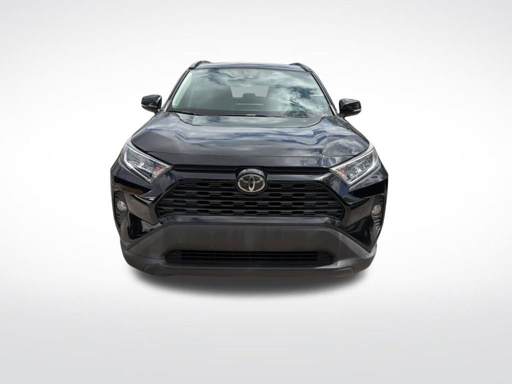 Used 2019 Toyota RAV4 XLE Premium image 3