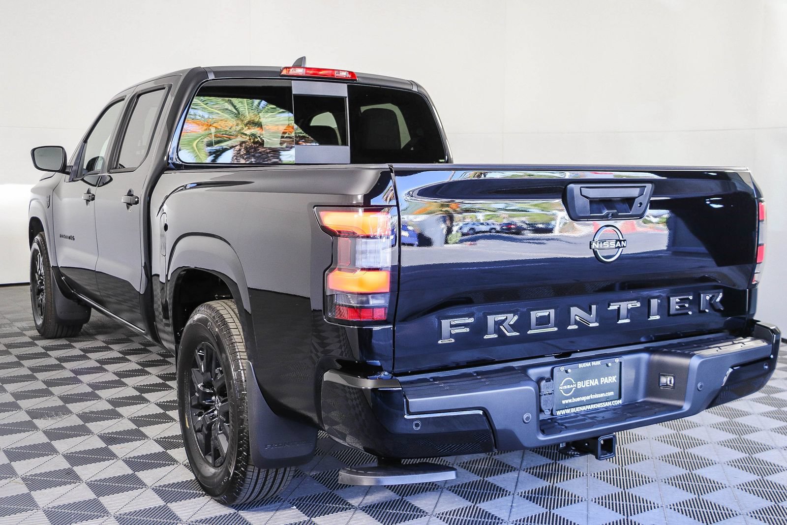 New 2027 Nissan Frontier SV w/ Tow Package RWD image 6