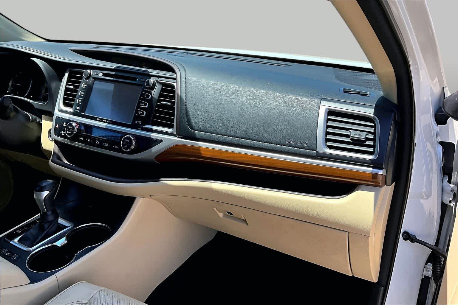 Used 2018 Toyota Highlander Limited FWD image 19