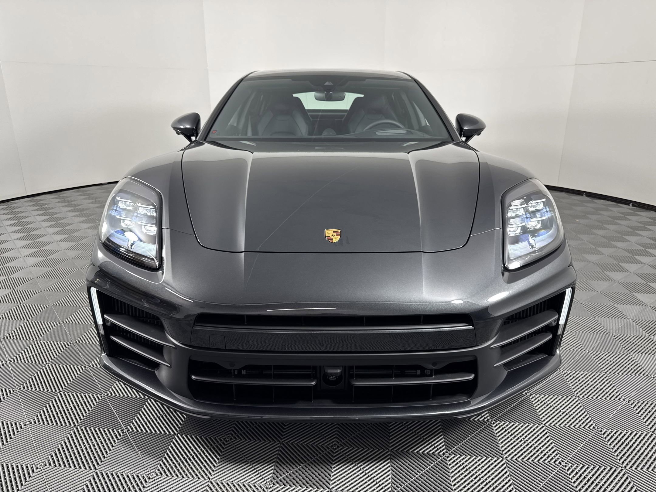 Used 2025 Porsche Panamera 4 image 6