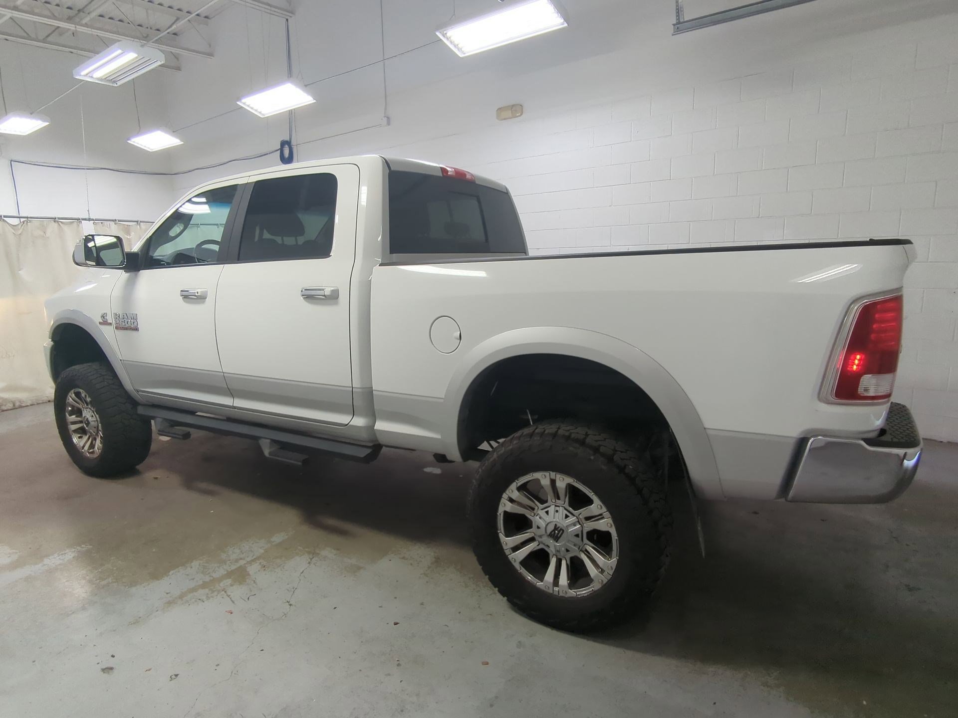 Used 2016 RAM 2500 Laramie image 9