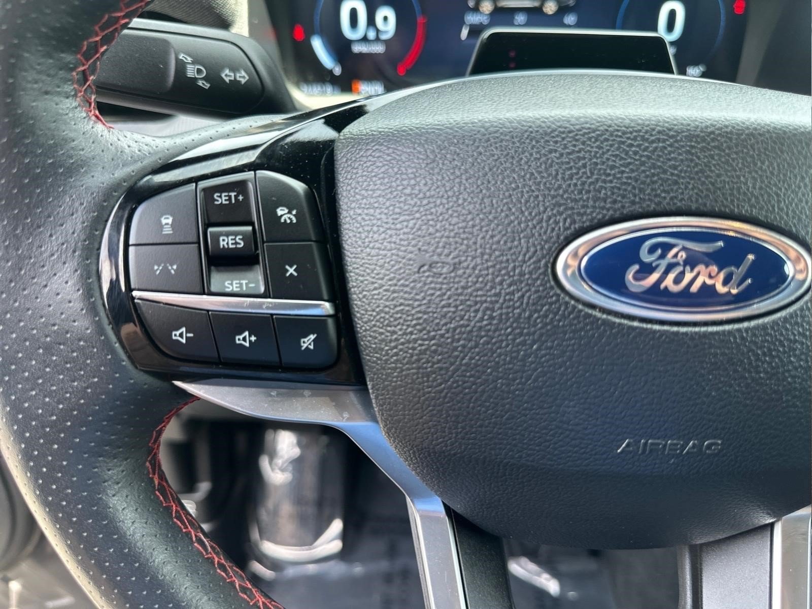 Used 2025 Ford Explorer ST-Line w/ ST-Line Street Pack AWD/4WD image 28