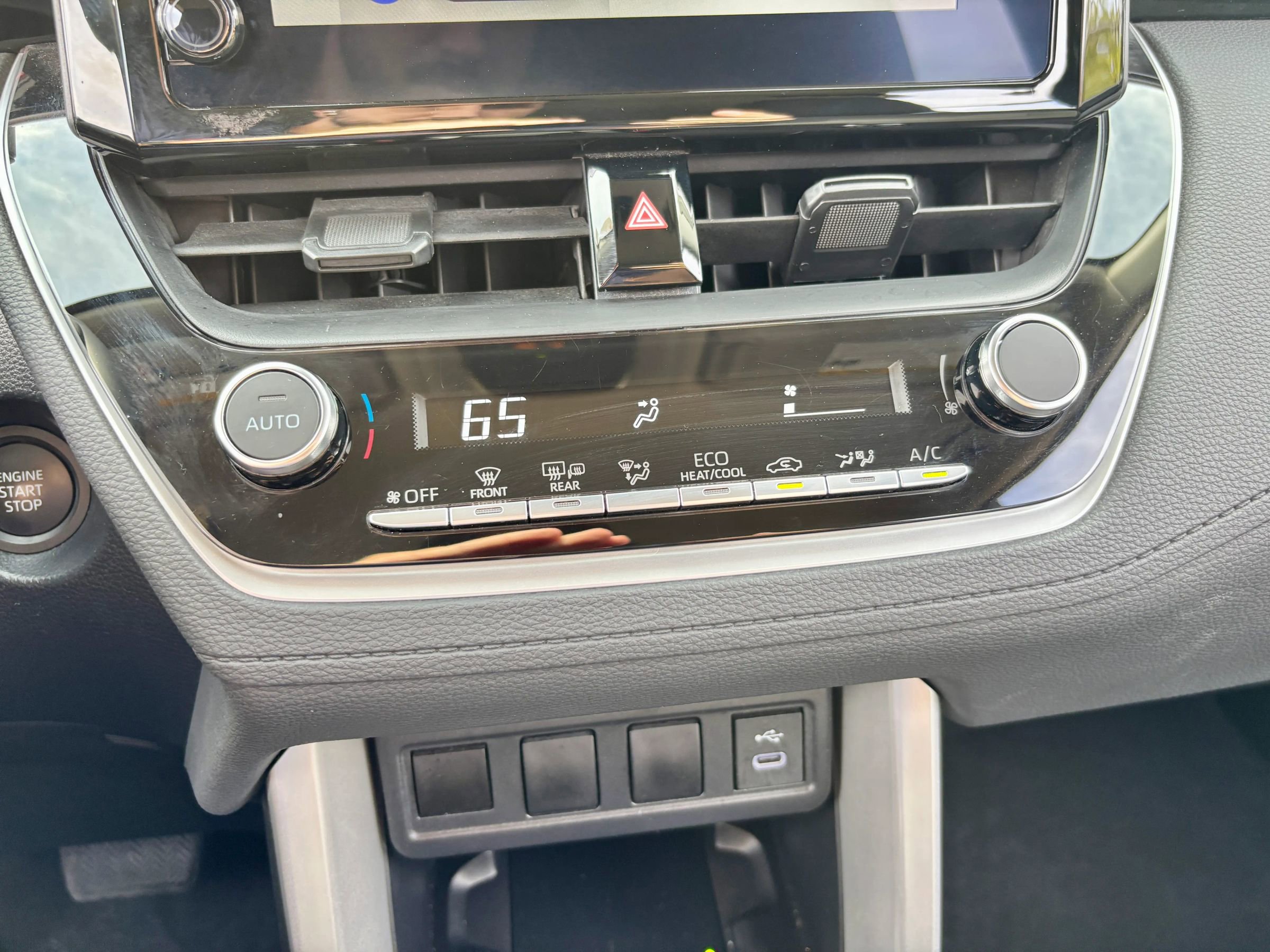 Used 2024 Toyota Corolla Cross LE image 17