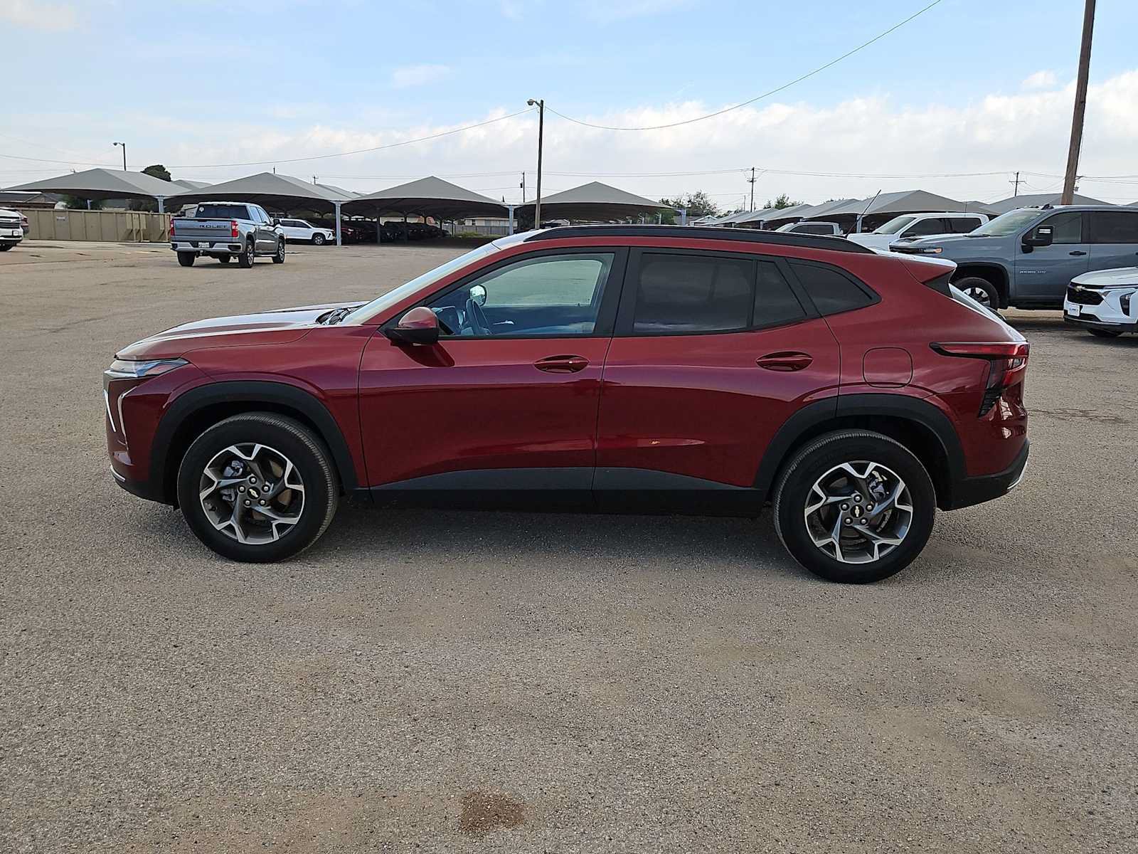 Used 2025 Chevrolet Trax LT w/ LT Convenience Package FWD image 5