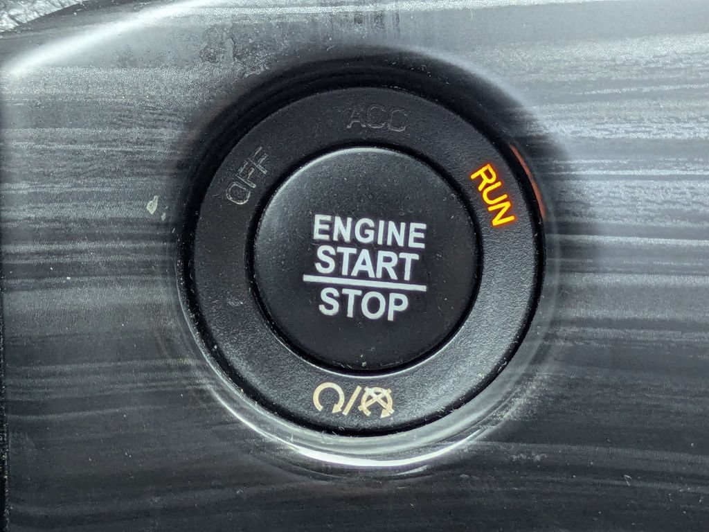 Used 2022 Jeep Grand Cherokee Laredo X RWD image 30