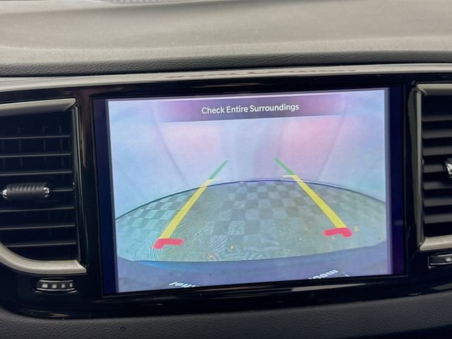 Used 2023 Chrysler Pacifica Touring-L image 13