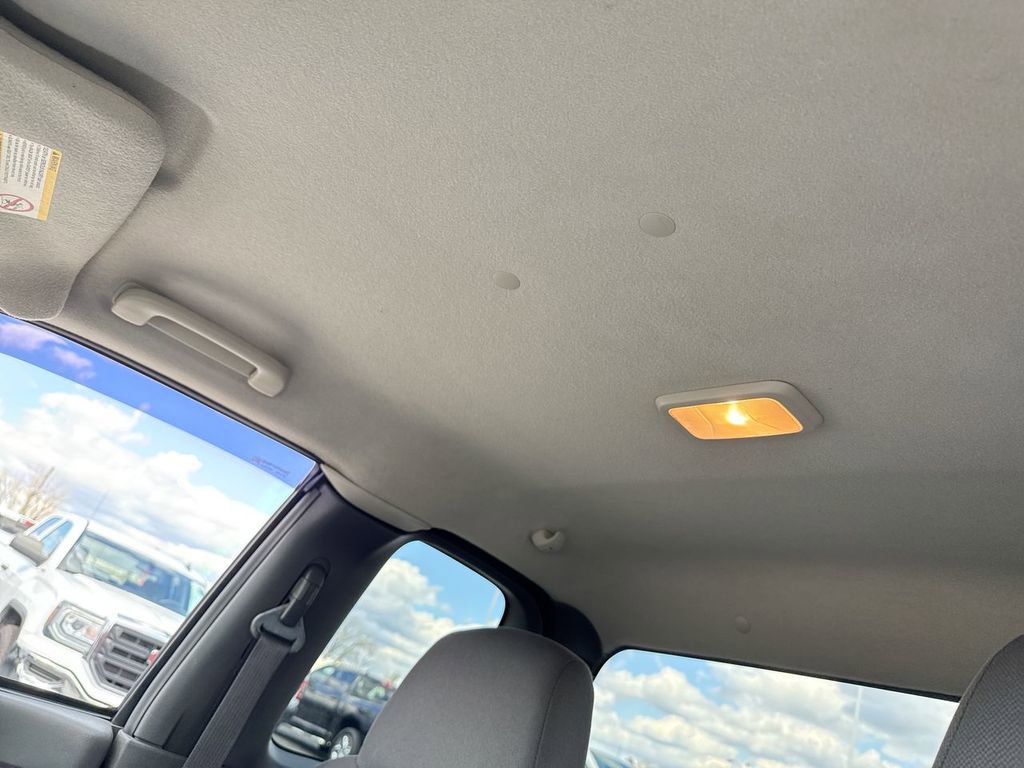 Used 2004 Chevrolet Colorado 2WD Extended Cab w/ Comfort Convenience Package image 20