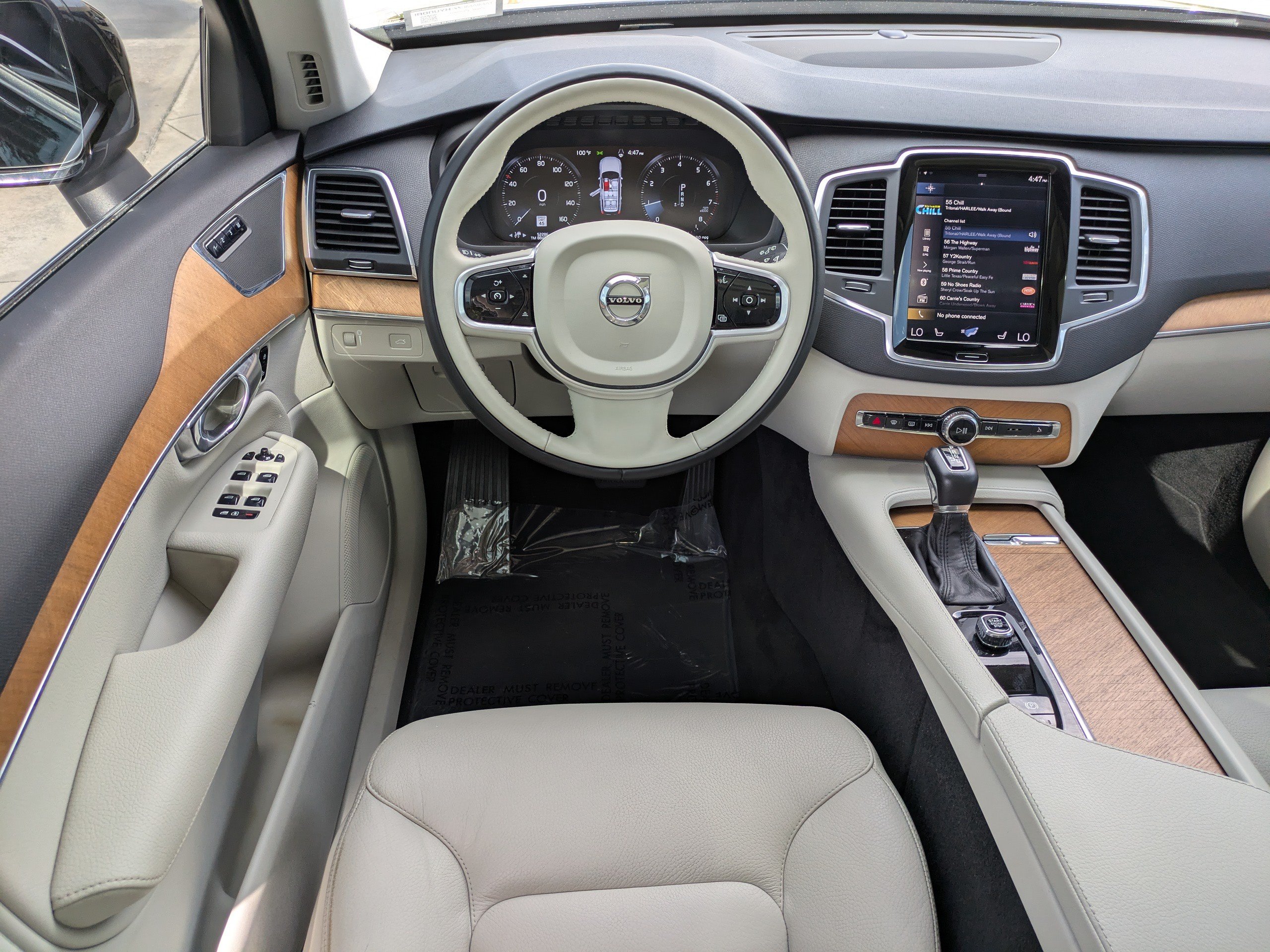 Used 2022 Volvo XC90 T6 Momentum w/ Climate Package AWD/4WD image 16