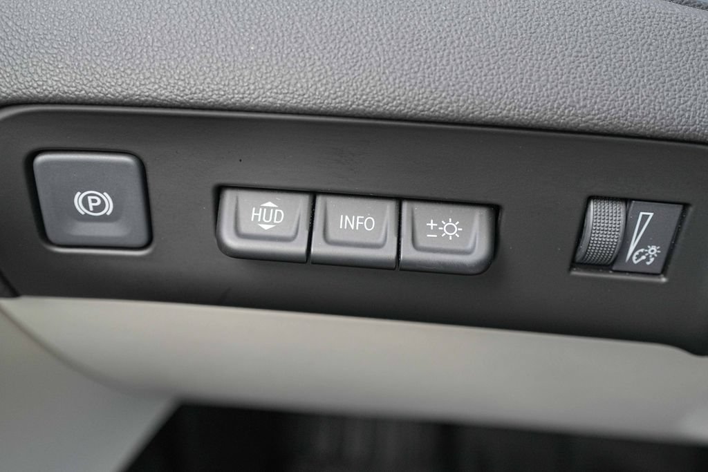 Used 2022 Buick Enclave Avenir w/ Avenir Technology Package AWD/4WD image 37