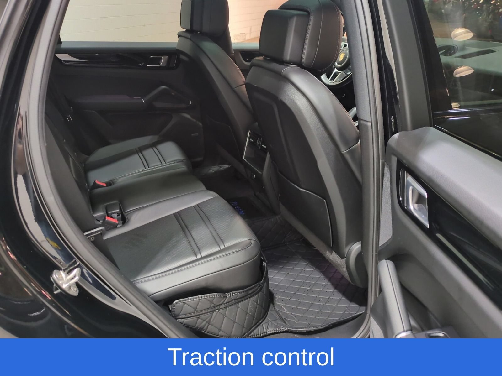 Used 2022 Porsche Cayenne w/ Premium Package AWD/4WD image 11