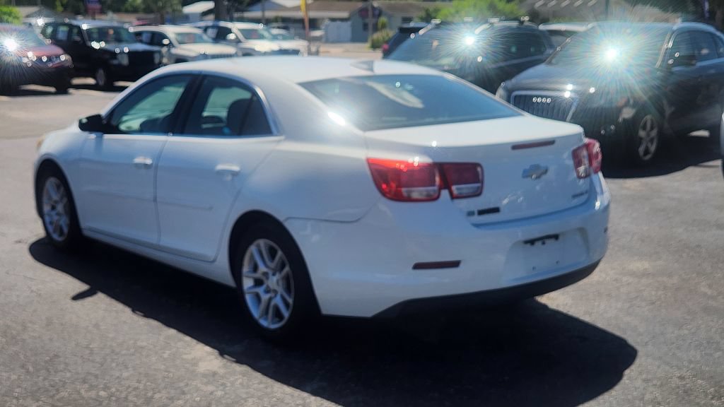 Used 2015 Chevrolet Malibu LT w/ Power Convenience Package FWD image 4