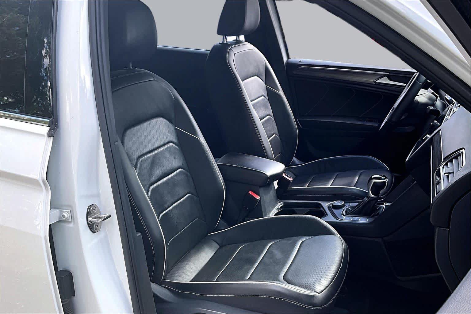 Used 2022 Volkswagen Tiguan SEL R-Line AWD/4WD image 9