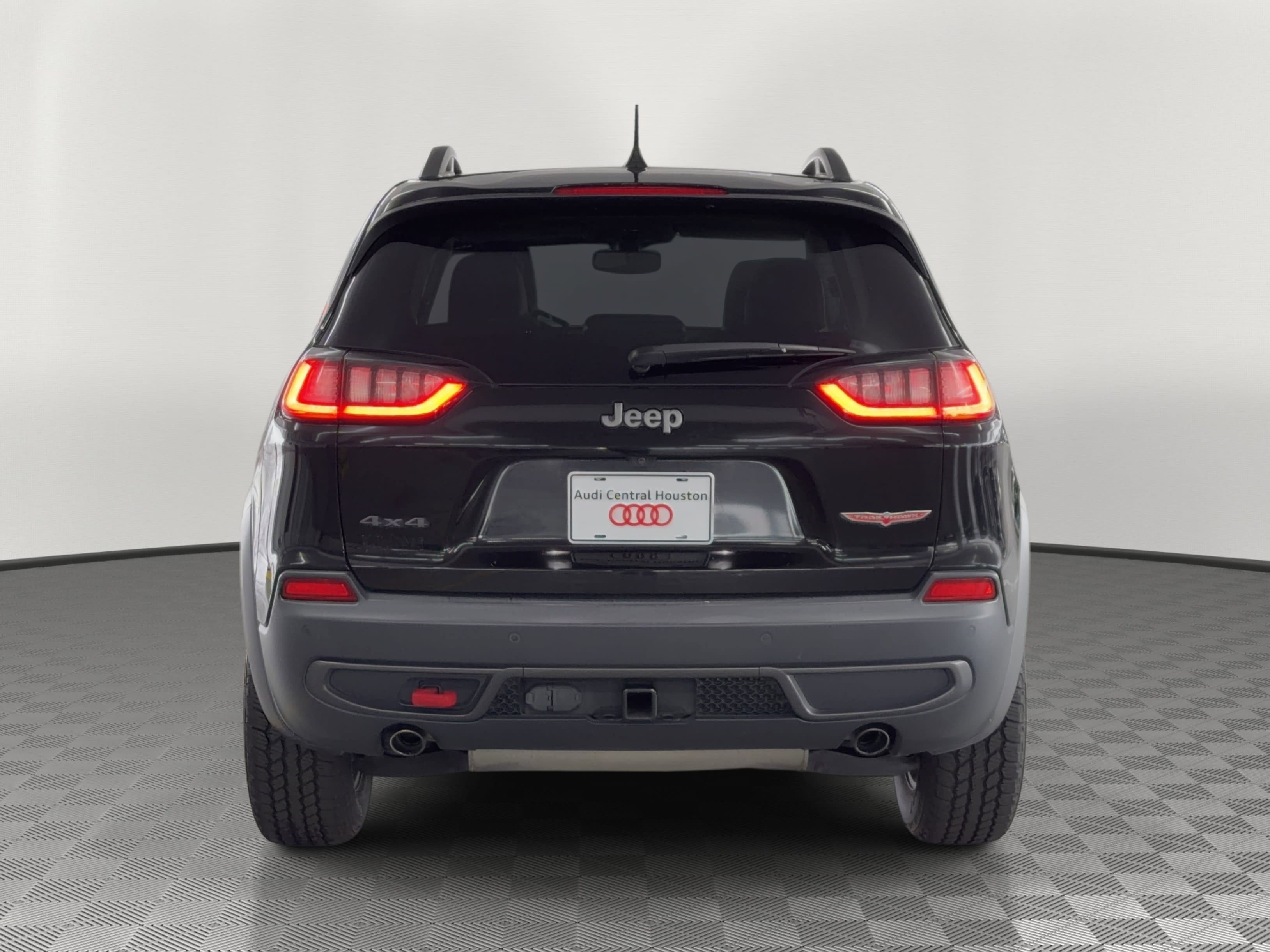 Used 2019 Jeep Cherokee Trailhawk w/ Comfort/Convenience Group AWD/4WD image 10