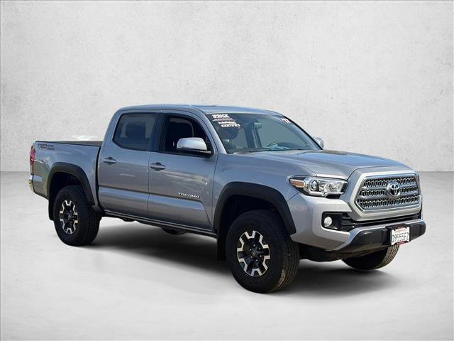 Used 2017 Toyota Tacoma TRD Off-Road w/ Tow Package image 3